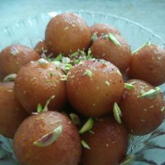 A picture of Gulab Jamun.
