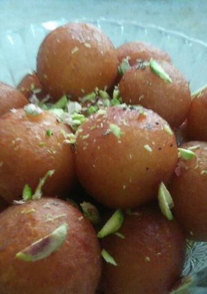A picture of Gulab Jamun.