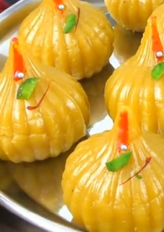 ગણપતિ સ્પેશિયલ મોદક (Ganpati Special Modak Recipe In Gujarati) રેસીપી મુખ્ય ફોટો
