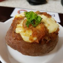 A picture of My Chorizo, Tomato & Stuffed Potato 😁.