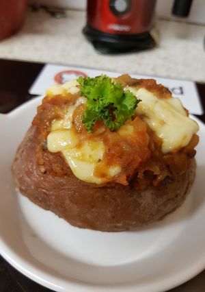A picture of My Chorizo, Tomato & Stuffed Potato 😁.