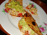 Tacos rellenos con salsa guacamole