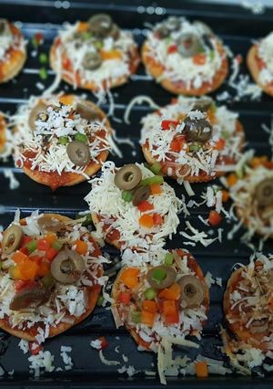 પિઝા(pizza recipe in Gujarati) રેસીપી મુખ્ય ફોટો