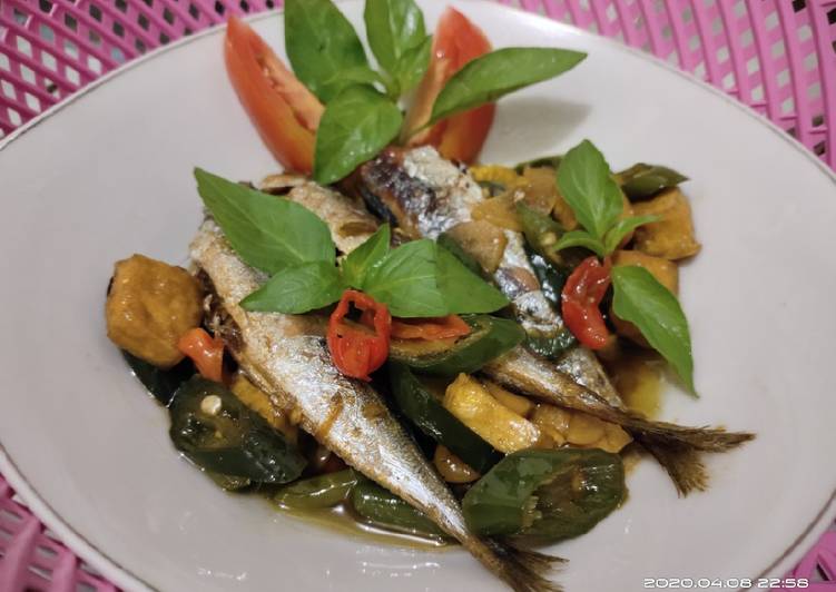 Resep: EnakIkan keranjang saus tiram cabe ijo