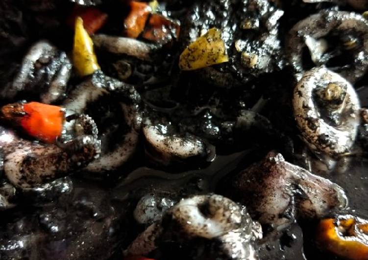 Bagaimana memasak Tumis cumi hitam yang Enak