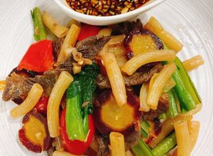 Hình của món Nui xào thịt bò.