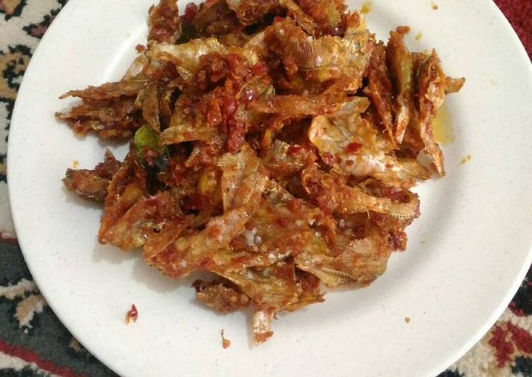 Balado ikan asin kering