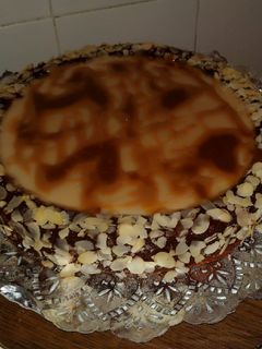 Una foto de Bizcocho relleno de crema pastelera sabor caramelo