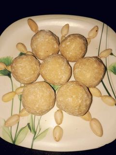गोंद का लड्डू (Gond ka laddo recipe in hindi) रेसिपी मुख्य फोटो
