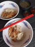 Wonton chilli oil, soup, dan kerupuk pangsit
