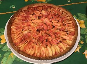 Une photo de Maxi tarte pommes pralines roses (pâte brisée épeautre lait pralines roses)