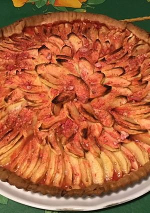 Une photo de Maxi tarte pommes pralines roses (pâte brisée épeautre lait pralines roses)