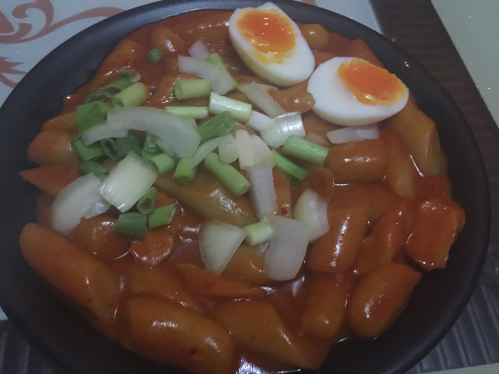 Langkah Mudah untuk Menyiapkan Easy Homemade Tteokbokki (Rice Cake), Lezat