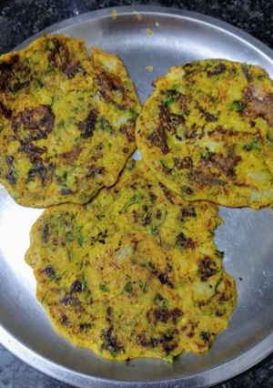 Besan aloo cheela रेसिपी मुख्य फोटो