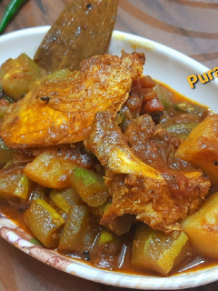 মাছের মাথা দিয়ে আলু পটল তরকারি(Macher matha diye alu potol torkari recipe in Bengali) রেসিপির প্রধান ছবি