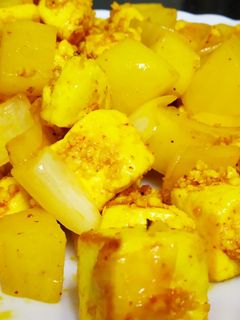 பன்னீர், உருளைக்கிழங்கு தவா ஸ்டிர் ஃப்ரை (Paneer urulaikilanku stir fry recipe in tamil) செய்முறை முக்கிய புகைப்படம்