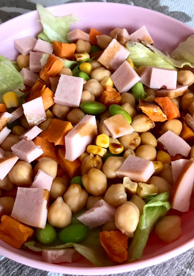 Una foto de Ensalada de boniato 🥗🍠