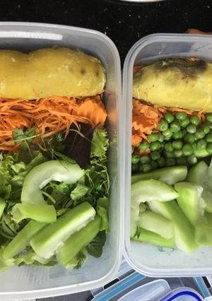 Hình của món Cơm hộp chuẩn bị nhưng thiếu protein nè:(.