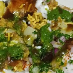 A picture of Metha teekha dahi bada.
