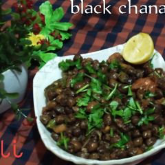A picture of Black chana chaat.
