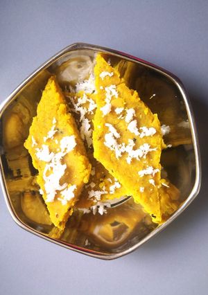 पाटवडी (थापीवडी) (patwadi recipe in marathi) रेसिपी चे मुख्य फोटो 