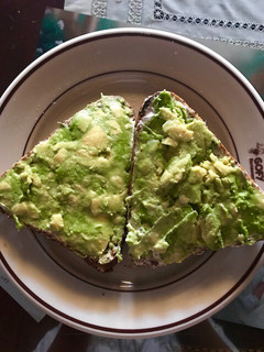 Una foto de Aguacate con desayuno!