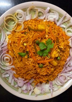 મિક્સ વેજ તવા પુલાવ (Mix Veg Tava Pulao Recipe In Gujarati) રેસીપી મુખ્ય ફોટો