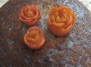 Una foto de Torta de zanahoria con sus flores en zanahoria