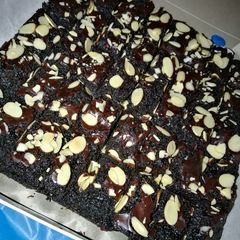 A picture of Almond Brownie Kedut Pecah #PinkBoxCereal.