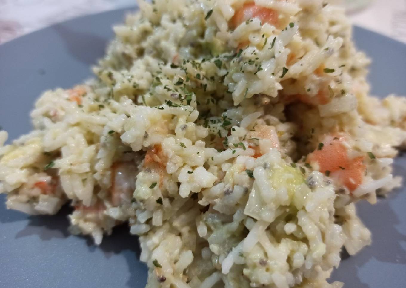 Ensalada de arroz basmati, langostinos, aguacate y coco 🦐 🥑 🥥