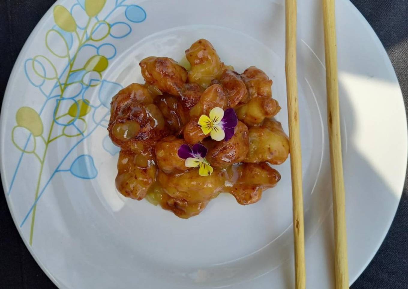 Pollo rebozado con salsa de piña