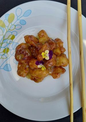Una foto de Pollo rebozado con salsa de piña