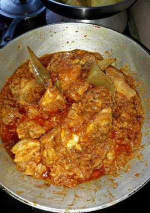 A picture of Chicken kosha.