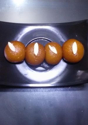 गुलाब जामुन (Gulab jamun recipe in hindi) रेसिपी मुख्य फोटो