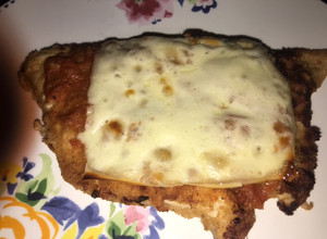 Una foto de Milanesa de cerdo a la pizzagiola