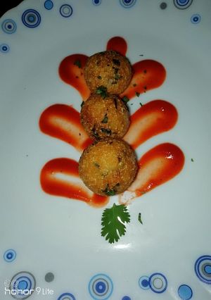 A picture of Potato Cheese Bomb.