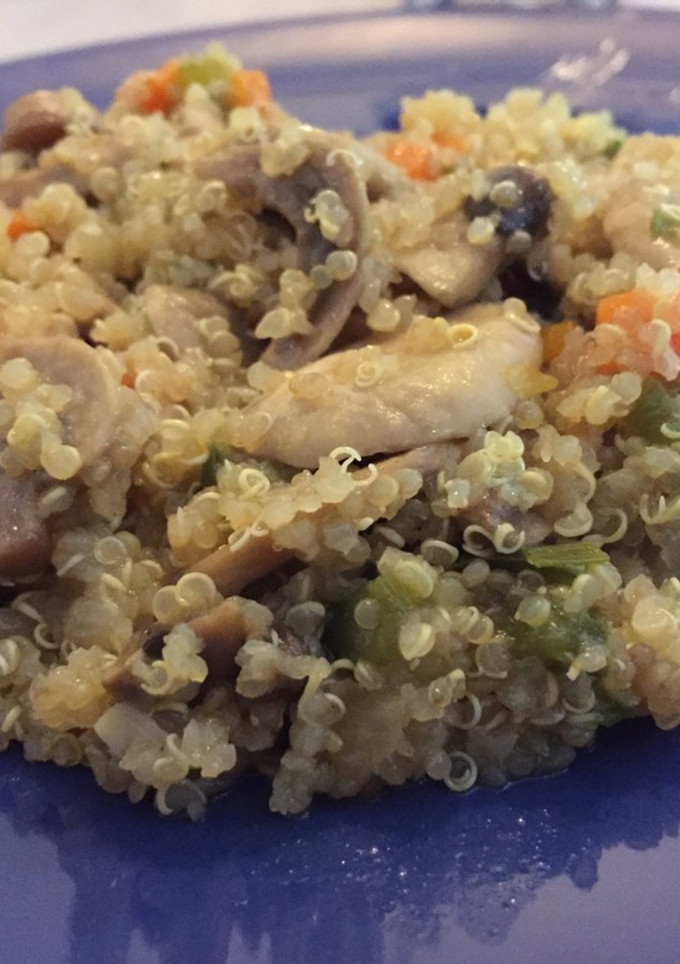 Una foto de Quinoa con verduras y soja