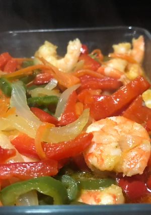 Una foto de Verduras con langostinos