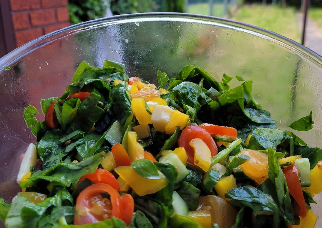Delicious salad and dressing