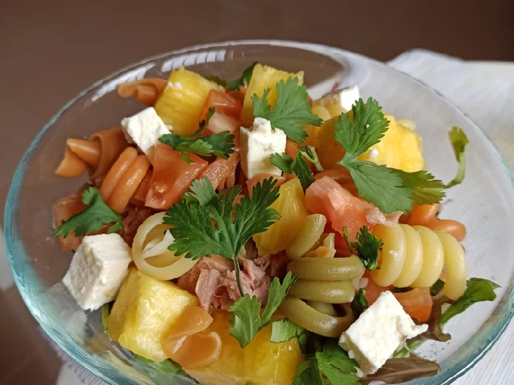 Receta Ensalada de pasta con atún, piña y queso feta. Sencilla y rápida  que Delicioso