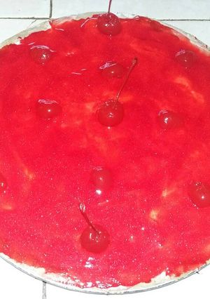 Una foto de Pay de queso con cobertura de cereza