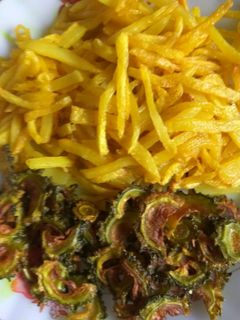 করলা আলু ভাজা(karola aloo bhaaja recipe in Bengali) রেসিপির প্রধান ছবি