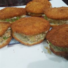 A picture of Spicy Merchant Bread Pockets.