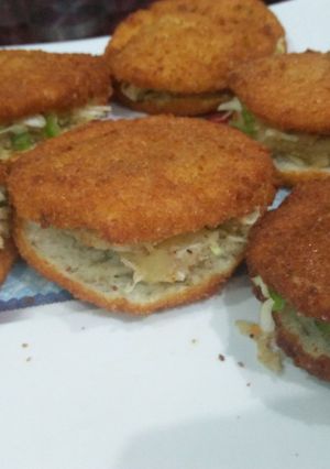 A picture of Spicy Merchant Bread Pockets.