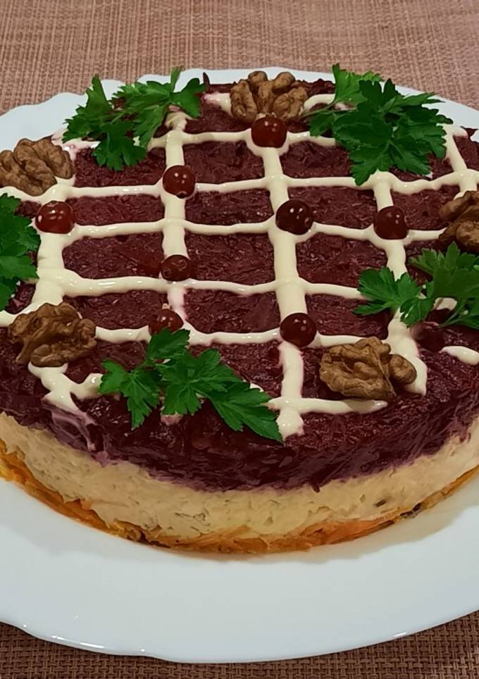 Салат "Коханка" з горіхами, родзинками та курагою