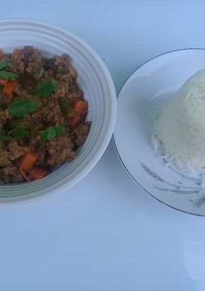 A picture of Mince meat with tomato.