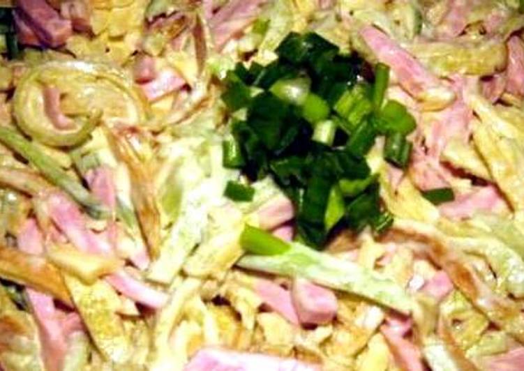 Салат с яичными блинчиками и колбасой основное фото рецепта