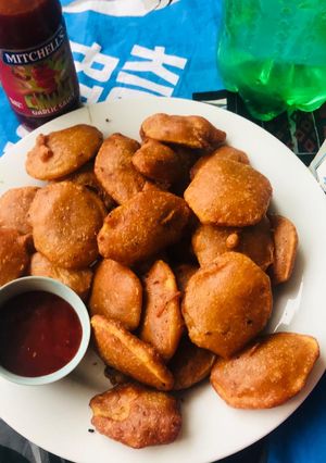 A picture of Aloo ke pakoray.