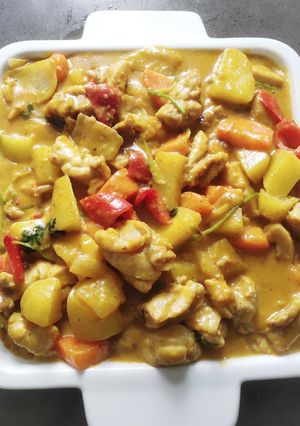 A picture of Chicken Curry.