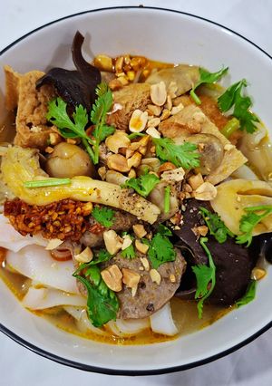 Hình của món Mì Quảng Chay thập cẩm.